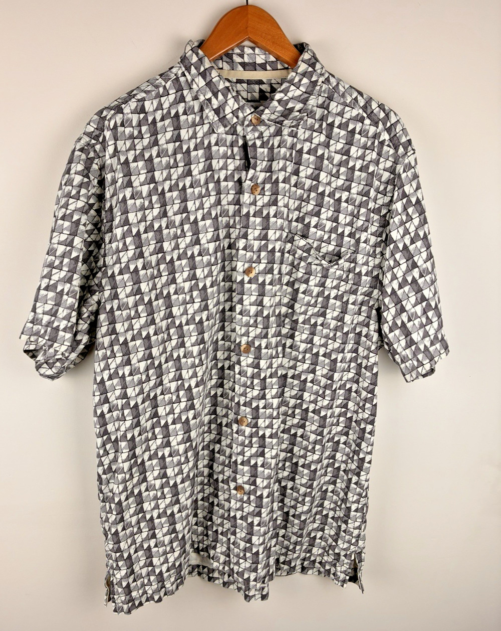 Tommy Bahama Men’s Large 100% Silk Shirt Gray Geometric Short Sleeve Coastal